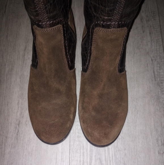 UGG 'Lou' Boots - Picture 3 of 8